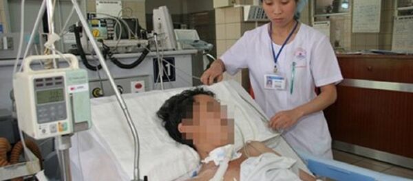 Điều trị cho bệnh nhân ngộ độc rượu tại Trung tâm Chống độc BV Bạch Mai, Hà Nội - Sputnik Việt Nam