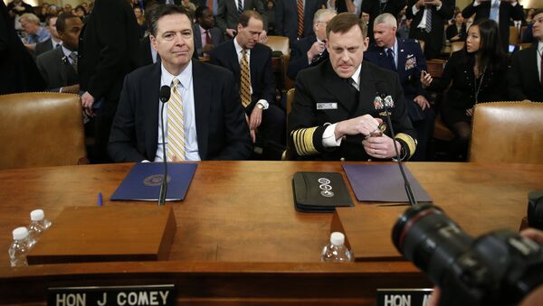 Giám đốc FBI James Comey và Giám đốc Cơ quan An ninh Quốc gia Mike Rogers - Sputnik Việt Nam