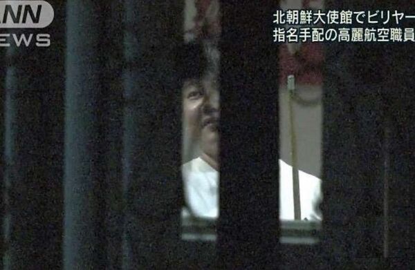 Hình ảnh được cho là của Kim Uk Il trong đoạn video do đài Asahi TV (Nhật Bản) ghi lại. Ảnh: Straits Times. - Sputnik Việt Nam