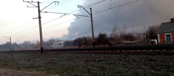 Cháy kho quân sự lớn nhất Ukraina, đạn dược nổ (Video) - Sputnik Việt Nam