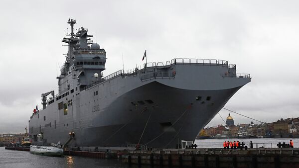 French Mistral-class amphibious assault ship moored near Lieutenant Schmidt Embankment in St. Petersburg - Sputnik Việt Nam