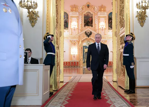 Tổng thống Nga Vladimir Putin tại buổi lễ ra mắt các sĩ quan được bổ nhiệm vào vị trí cấp cao. Tổng thống Nga Vladimir Putin tại buổi lễ ra mắt các sĩ quan được bổ nhiệm vào vị trí cấp cao. - Sputnik Việt Nam