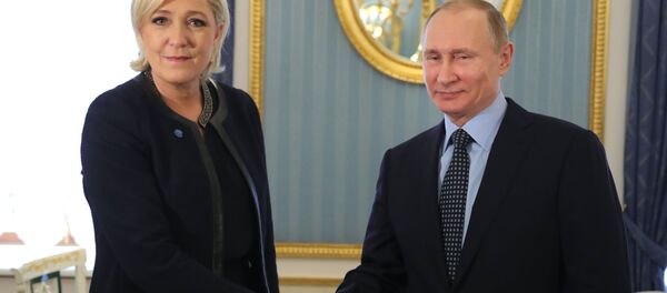 Tổng thống Putin tiếp bà Le Pen trong điện Kremlin - Sputnik Việt Nam