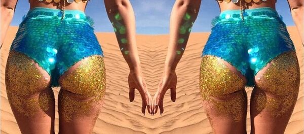 Xu thế mới trong mạng xã hội: mông và ngực phụ nữ lấp lánh ánh sequins đa sắc Xu thế mới trong mạng xã hội: mông và ngực phụ nữ lấp lánh ánh sequins đa sắc - Sputnik Việt Nam