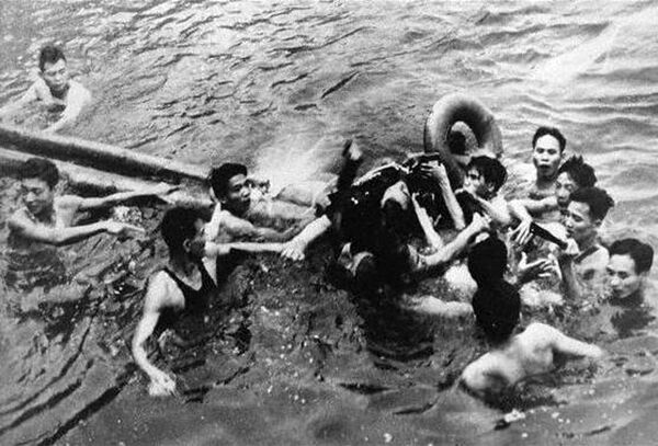 John McCain rơi xuống hồ Hà Nội ngày 06 tháng 10 năm 1967 John McCain rơi xuống hồ Hà Nội ngày 06 tháng 10 năm 1967 - Sputnik Việt Nam