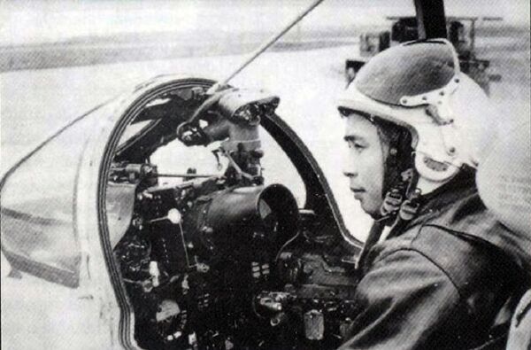 Phi công Mai Văn Cường từng học tập tại Liên Xô, lái phản lực MiG-21 bắn rơi 5 máy bay Mỹ Phi công Mai Văn Cường từng học tập tại Liên Xô, lái phản lực MiG-21 bắn rơi 5 máy bay Mỹ - Sputnik Việt Nam