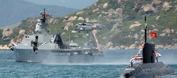 Chiến hạm tàng hình Gepard và tàu ngầm Kilo trên vịnh Cam Ranh Chiến hạm tàng hình Gepard và tàu ngầm Kilo trên vịnh Cam Ranh - Sputnik Việt Nam