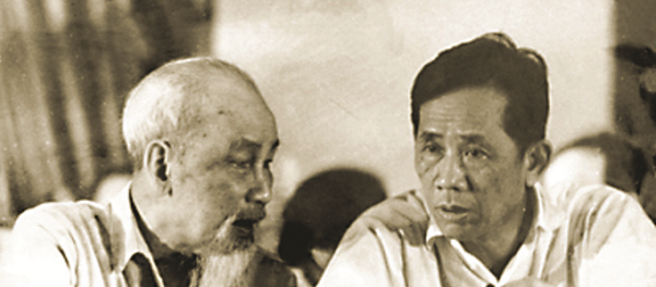 Đồng chí Lê Duẩn báo cáo với Chủ tịch Hồ Chí Minh về tình hình cách mạng miền Nam (1957) - Sputnik Việt Nam