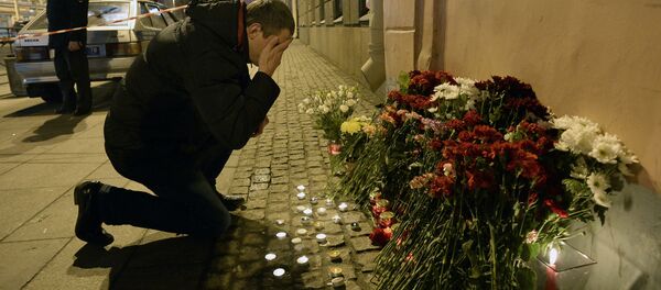 Phong trào tưởng niệm những người thiệt mạng trong tàu điện ngầm St. Petersburg Phong trào tưởng niệm những người thiệt mạng trong tàu điện ngầm St. Petersburg - Sputnik Việt Nam