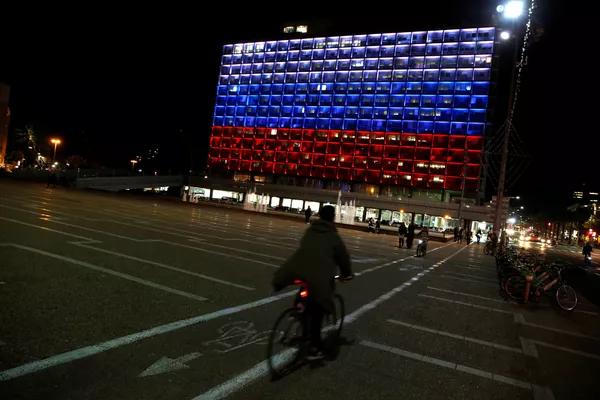 Toà thị chính ở Tel Aviv trong các màu sắc quốc kỳ Nga tưởng tiệm những người thiệt mạng trong tàu điện ngầm St. Petersburg Toà thị chính ở Tel Aviv trong các màu sắc quốc kỳ Nga tưởng tiệm những người thiệt mạng trong tàu điện ngầm St. Petersburg - Sputnik Việt Nam