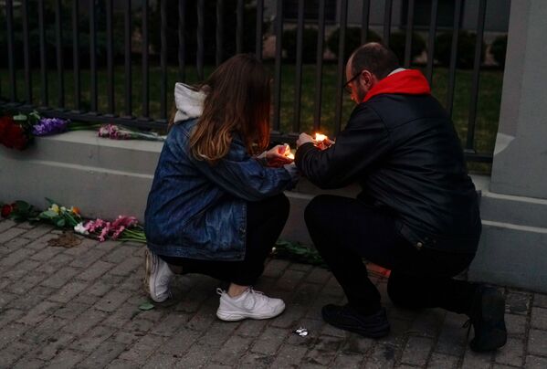 Tại Đại sứ quán Nga ở Riga, Latvia. - Sputnik Việt Nam