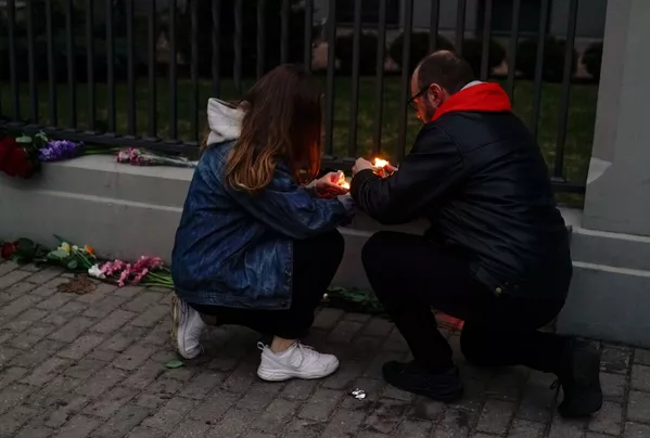 Tại Đại sứ quán Nga ở Riga, Latvia. Tại Đại sứ quán Nga ở Riga, Latvia. - Sputnik Việt Nam