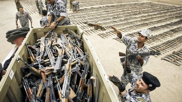 Việc chặn các ngả đường buôn lậu vũ khí chỉ làm giá thành sản phẩm tăng cao chứ không thể chấm dứt được vấn nạn này. - Sputnik Việt Nam