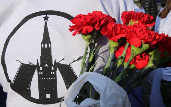 Tại Quảng trường Manezh đang có hoạt động tưởng niệm nạn nhân vụ khủng bố ở St Petersburg - Sputnik Việt Nam