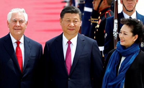 Ngoại trưởng Rex Tillerson đón Chủ tịch Tập Cận Bình và phu nhân tại sân bay - Sputnik Việt Nam