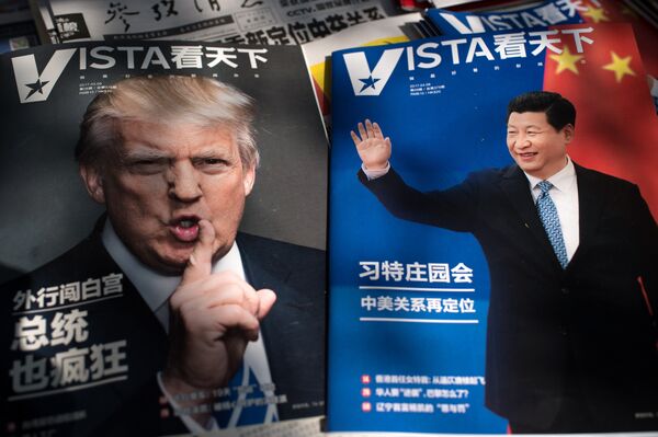 Magazines featuring front pages of US President Donald Trump (L) and China's President Xi Jinping (R) are displayed at a news stand in Beijing - Sputnik Việt Nam