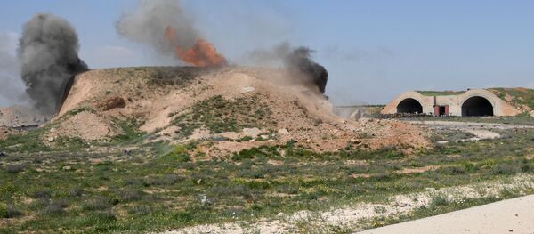 Mỹ tấn công căn cứ quân đội Syria - Sputnik Việt Nam