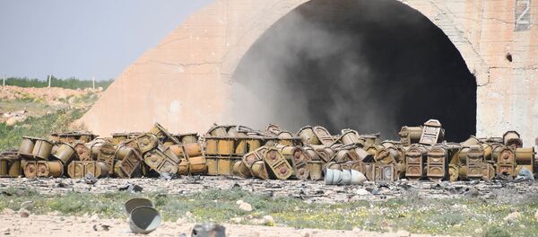 Последствия ракетного удара США по авиабазе в Сирии - Sputnik Việt Nam