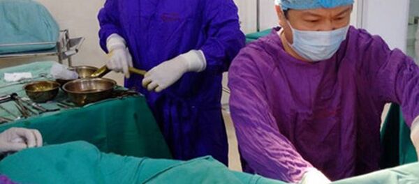 Kíp phẫu thuật trả lại giới tính cho bệnh nhân có cả âm vật và dương vật trên cơ thể - Sputnik Việt Nam