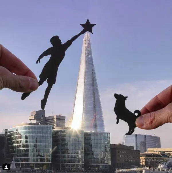 Và tòa nhà chọc trời Shard ở London biến thành cây thông Noel tỏa sáng dưới chút ánh sáng mặt trời tháng Mười Hai. Và tòa nhà chọc trời Shard ở London biến thành cây thông Noel tỏa sáng dưới chút ánh sáng mặt trời tháng Mười Hai. - Sputnik Việt Nam