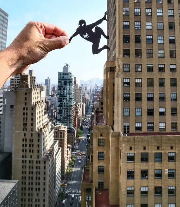 Trên mặt tiền của tòa nhà chọc trời Grand Hyatt ở New York, Paperboyo đã thấy Spider-Man ... Trên mặt tiền của tòa nhà chọc trời Grand Hyatt ở New York, Paperboyo đã thấy Spider-Man ... - Sputnik Việt Nam