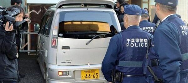 Xe cảnh sát đưa nghi phạm Shibuya đi vào sáng 14-4 - Sputnik Việt Nam