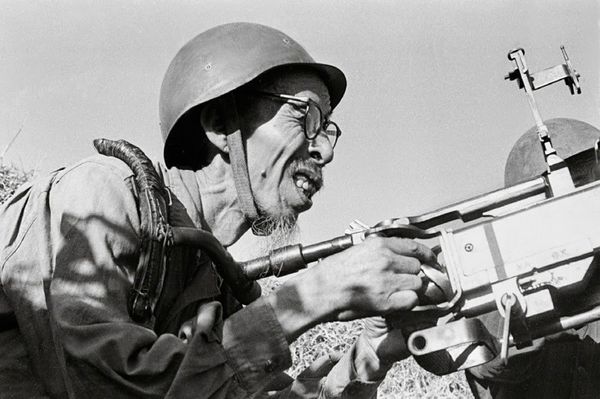 Lão dân quân Trần Văn Ong, tham gia bắn rơi một chiếc F4H không quân hải quân Mỹ - Sputnik Việt Nam