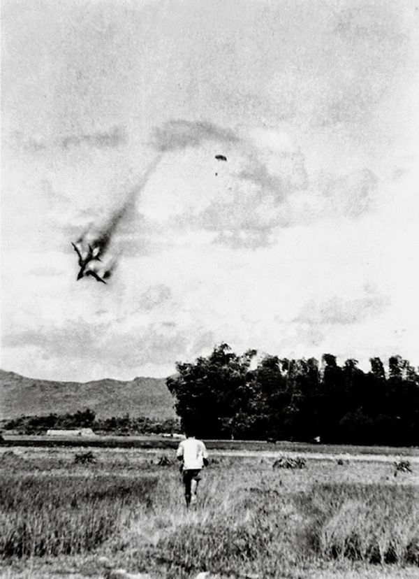 Máy bay Mỹ rơi, phi công nhảy dù ở Vĩnh Phúc năm 1967 - Sputnik Việt Nam