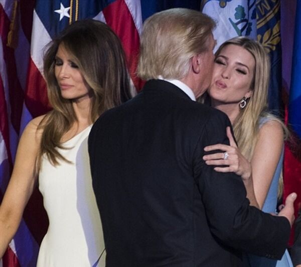 Tuy nhiên giữa hai mỹ nhân nhà Trump, dường như vẫn luôn có sự lạnh nhạt xoay quanh vai trò Đệ nhất Phu nhân Tuy nhiên giữa hai mỹ nhân nhà Trump, dường như vẫn luôn có sự lạnh nhạt xoay quanh vai trò Đệ nhất Phu nhân - Sputnik Việt Nam