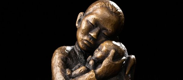 Bức tượng Pieta Việt Nam được Quỹ hòa bình Hàn - Việt vận động kinh phí từ người dân Hàn Quốc để đúc đồng, dự kiến đặt tượng đầu tiên ở đảo Jeju (Hàn Quốc) và nhiều nơi khác - Sputnik Việt Nam