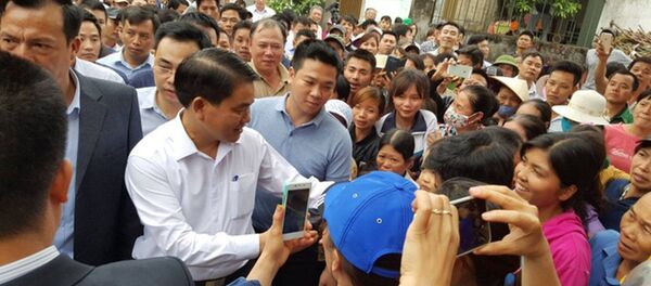 Trong buổi đối thoại với Chủ tịch UBND TP Hà Nội, người dân xã Đồng Tâm đã đề nghị thay Phó đoàn thanh tra - Sputnik Việt Nam