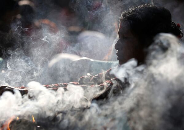 Nepal.Katmandu. Cầu nguyện trong Ngày của Mẹ. - Sputnik Việt Nam