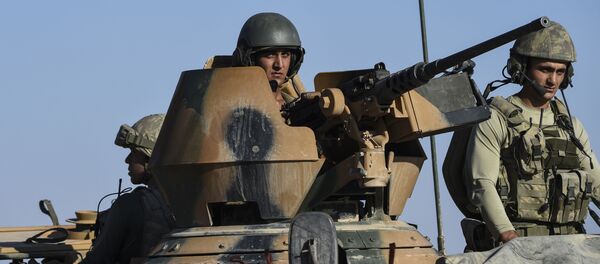 Mỹ triển khai quân và xe bọc thép trên biên giới Thổ Nhĩ Kỳ-Syria - Sputnik Việt Nam