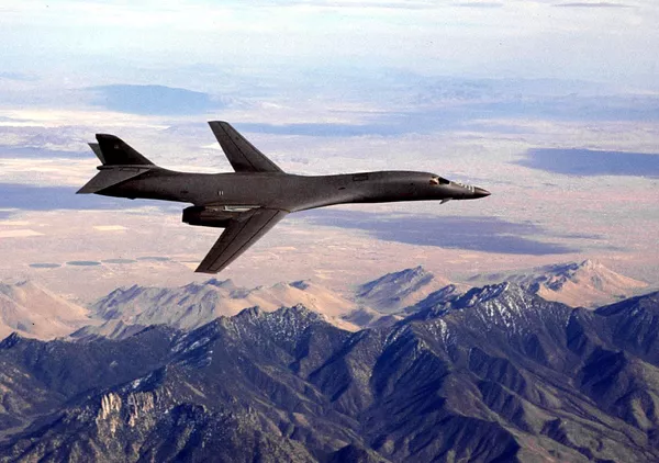 Máy bay ném bom Mỹ B-1 Mỹ thua sút những gì so với Tu-160 của Nga Máy bay ném bom Mỹ B-1 Mỹ thua sút những gì so với Tu-160 của Nga - Sputnik Việt Nam