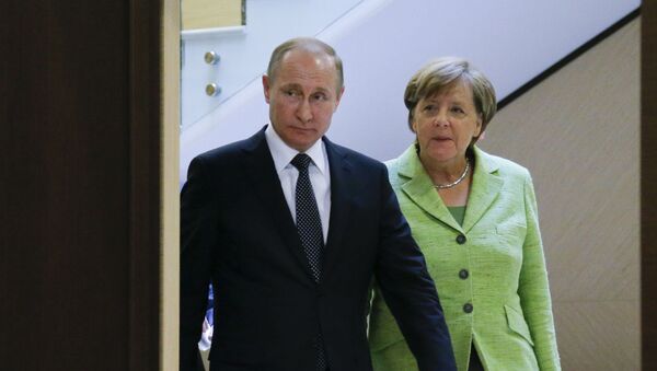 Tổng thống Nga Vladimir Putin và Thủ tướng Đức Angela Merkel - Sputnik Việt Nam