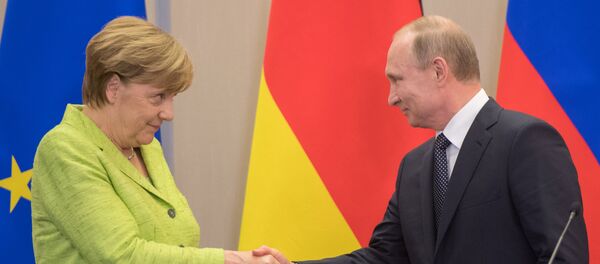 Tổng thống Nga Vladimir Putin và Thủ tướng Đức Angela Merkel - Sputnik Việt Nam