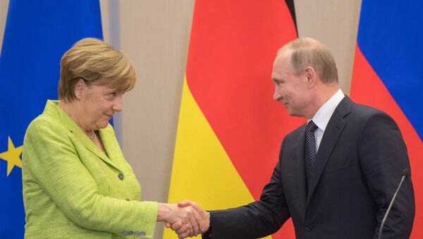 Tổng thống Nga Vladimir Putin và Thủ tướng Đức Angela Merkel - Sputnik Việt Nam