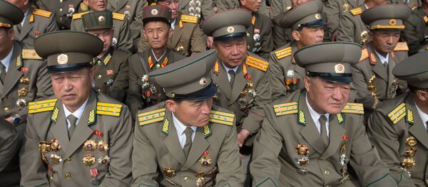 Các quân nhân trong cuộc diễu binh kỷ niệm 105 năm ngày sinh của lãnh tụ Kim Il Sung sáng lập Nhà nước CHDCND Triều Tiên - Sputnik Việt Nam