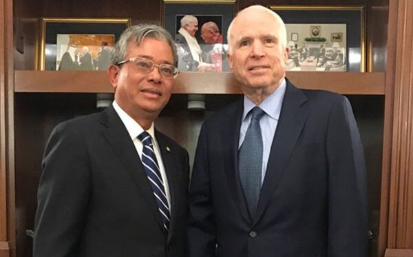 Đại sứ Phạm Quang Vinh và Thượng nghị sỹ TNS McCain Đại sứ Phạm Quang Vinh và Thượng nghị sỹ TNS McCain - Sputnik Việt Nam