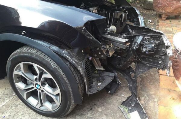 Ô tô bị tai nạn bẹp dúm - Sputnik Việt Nam