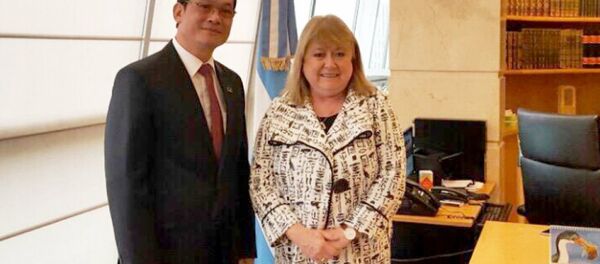 Đại sứ Nguyễn Đình Thao tiếp kiến Bộ trưởng Ngoại giao Argentina Susana Mabel Malcorra Đại sứ Nguyễn Đình Thao tiếp kiến Bộ trưởng Ngoại giao Argentina Susana Mabel Malcorra - Sputnik Việt Nam