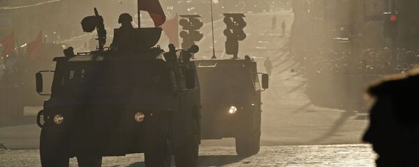 Проход военной техники перед репетицией военного парада, посвященного 72-й годовщине Победы в Великой Отечественной войне, в Москве Проход военной техники перед репетицией военного парада, посвященного 72-й годовщине Победы в Великой Отечественной войне, в Москве - Sputnik Việt Nam