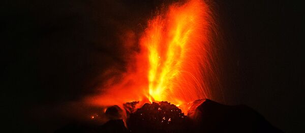 Indonesia. Núi lửa Sinabung phún xuất ở Sumatra. - Sputnik Việt Nam
