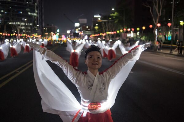 Seoul. Diễu hành ban đêm vinh danh ngày Phật đản. - Sputnik Việt Nam