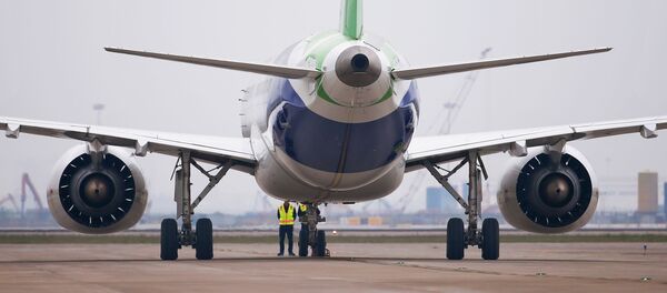 Chiếc máy bay chở khách nội địa đường dài đầu tiên của Trung Quốc C919  - Sputnik Việt Nam