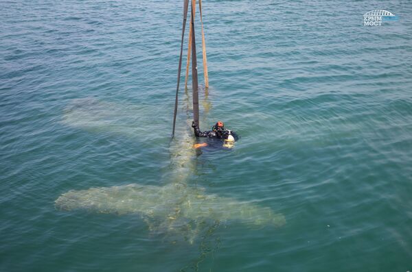 Hoạt động trục vớt P-40 từ đáy eo biển Kerch - Sputnik Việt Nam