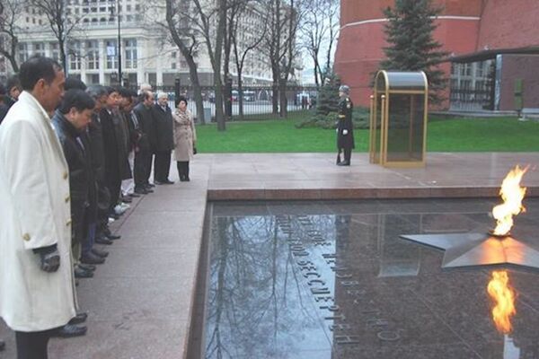 Kỷ niệm tròn 50 năm Mộ Chiến Sĩ Vô Danh bên tường điện Kremlin Kỷ niệm tròn 50 năm Mộ Chiến Sĩ Vô Danh bên tường điện Kremlin - Sputnik Việt Nam