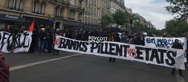 Cảnh sát ở Paris đã sử dụng hơi cay chống người biểu tình - Sputnik Việt Nam