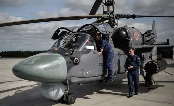 Máy bay trực thăng Ka-52 trước khi cất cánh Máy bay trực thăng Ka-52 trước khi cất cánh - Sputnik Việt Nam