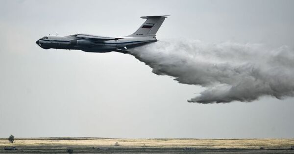 Máy bay IL-76 trong buổi biểu diễn giai đoạn Nga của cuộc thi quốc tế Aviadarts-2015 ở Voronezh - Sputnik Việt Nam